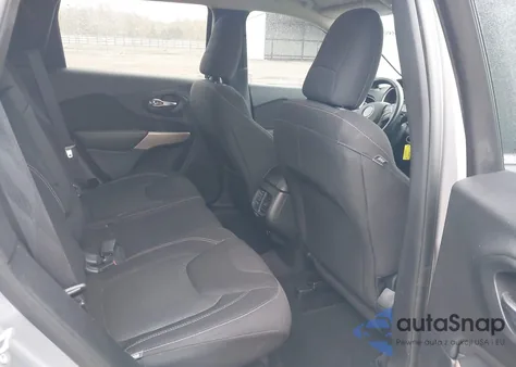 2017 Jeep Cherokee Latitude 4X4 z USA, uszkodzony, nr VIN 1C4PJMCB2HW606411